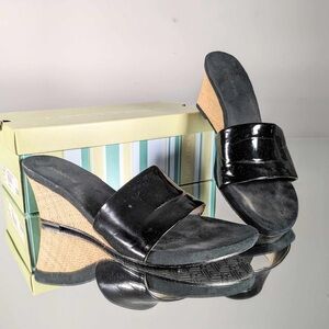GUC  Liz Claiborne wedges -sz 10
